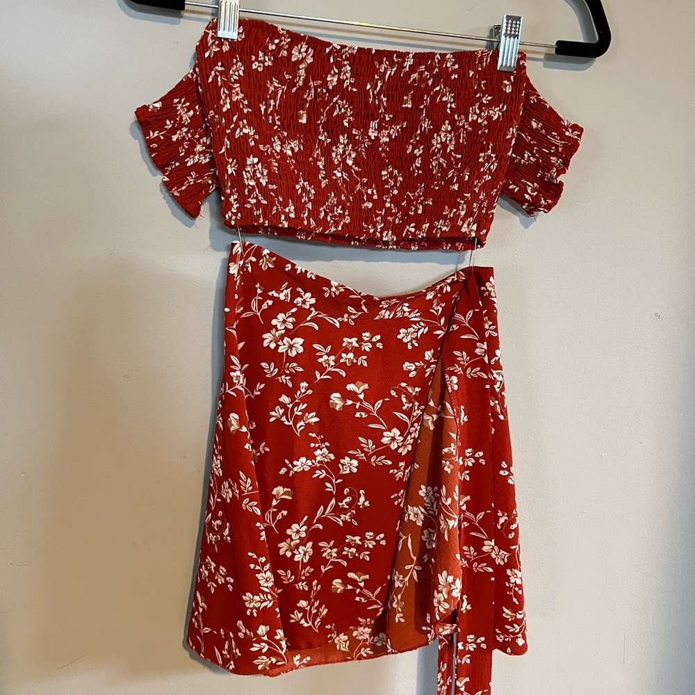 Red Matching Two-Piece Set - Picture 3 of 4